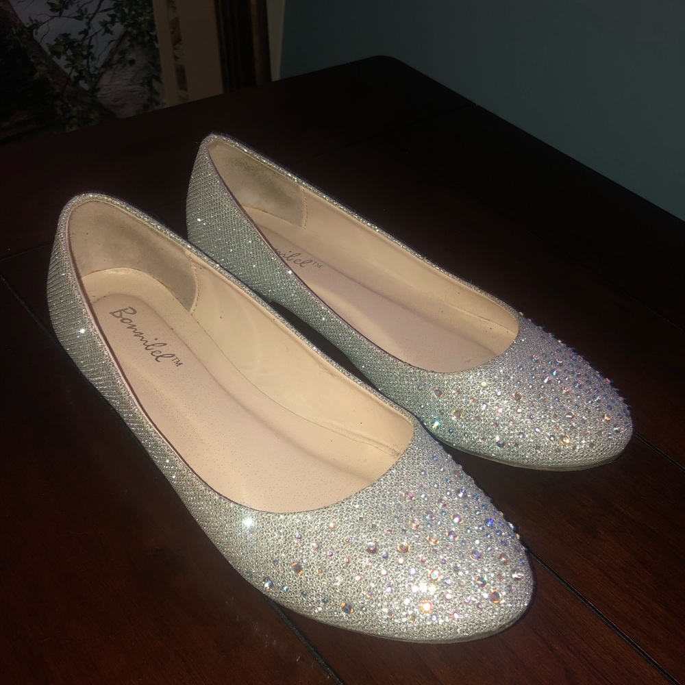Silver eye catching flats